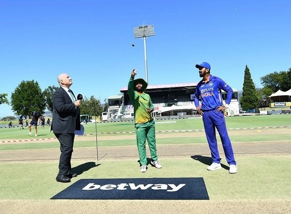 Sports News | SA Vs Ind, 3rd ODI: Visitors Make Four Changes, Opt to Field First