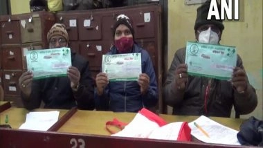 India News | Postmen Deliver Medical Kits to COVID Patients Under Home Isolation in Bihar's Gaya