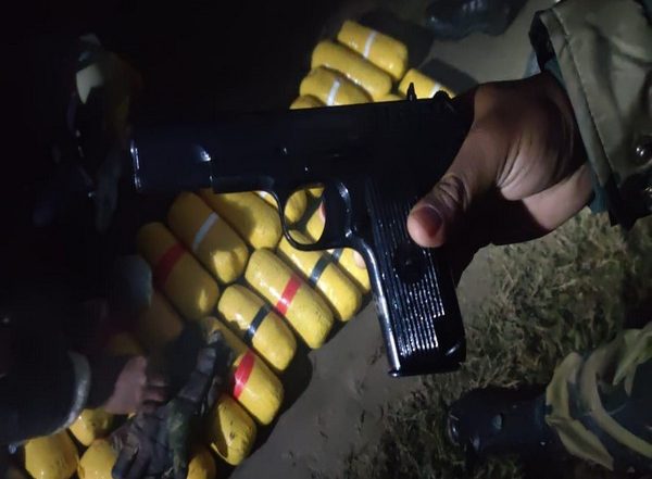 India News | BSF Constable Injured in Encounter with Smugglers in Punjab's Gurdaspur; Huge Cache of Drugs, Arms Seized