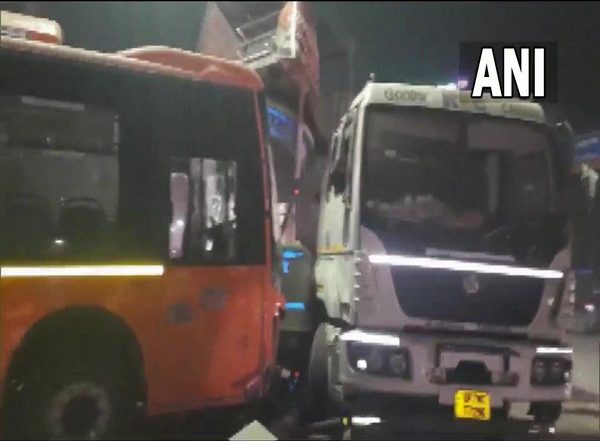 India News | Bus Mows Down Bystanders in Kanpur, Five Dead