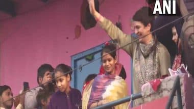 Uttar Pradesh Assembly Elections 2022: Priyanka Gandhi Begins Door-to-Door Campaign in Noida From Kali Mata Mandir, Expresses Confidence in Defeating BJP