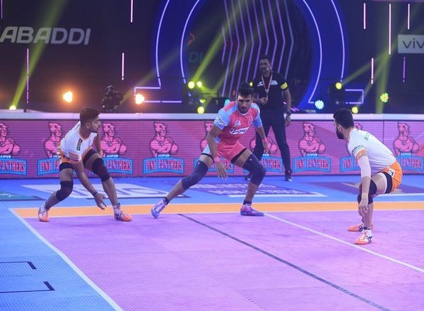 Jaipur Pink Panthers vs Dabang Delhi, PKL 2021–22 Live Streaming Online on Disney+ Hotstar: Watch Free Telecast of Pro Kabaddi League Season 8 on TV and Online