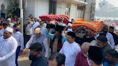 Mukhtar Abbas Naqvi Offers Prayers at Haji Ali Dargah for PM Narendra Modi’s Wellbeing, Says ‘Parivaar-Tantra Is Trying To Hijack Democracy via Criminal Conspiracy’