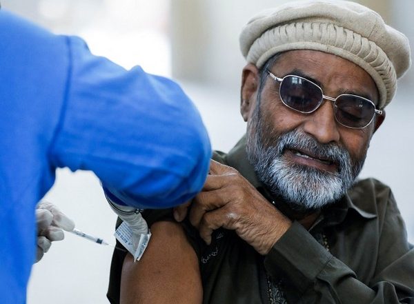 World News | Pakistan: Amid Surge in COVID Cases, Sindh Announces Pay Cuts for Govt Employees Not Wearing Masks