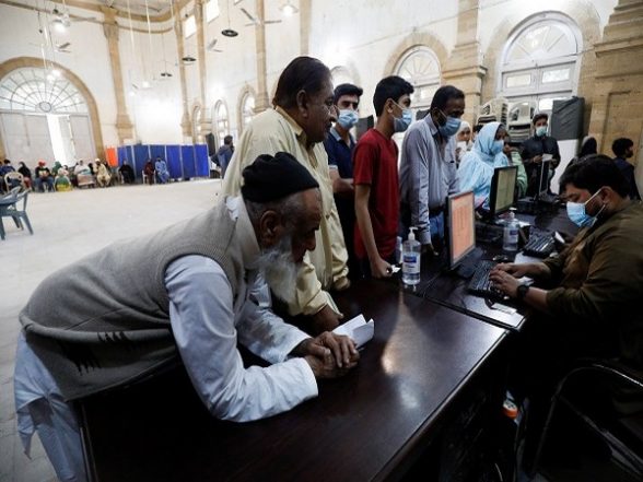 World News | COVID Positivity Rate in Pakistan's Karachi Touches 40 Pc Mark - Vimarsana News