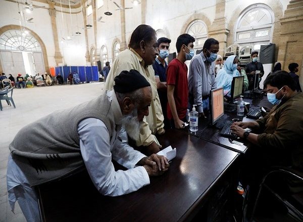 World News | COVID Positivity Rate in Pakistan's Karachi Touches 40 Pc Mark