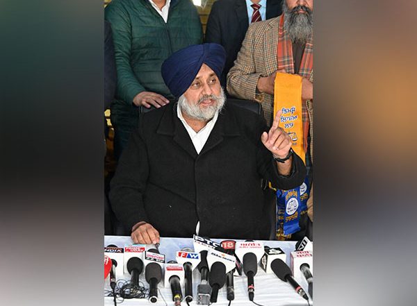 India News | SAD Patriarch Parkash Singh Badal to Fight Punjab Polls from Lambi, Majithia to Take on Sidhu on Amritsar East