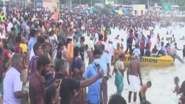 India News | Tamil Nadu: Devotees Flout COVID Protocols as They Bathe on Thai Ammavasai