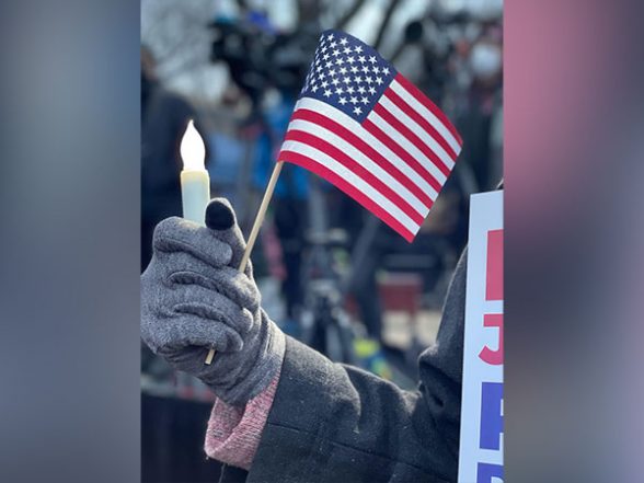 World News | Candlelight Vigil Held to Mark Anniversary of January 6 Attack - Vimarsana News