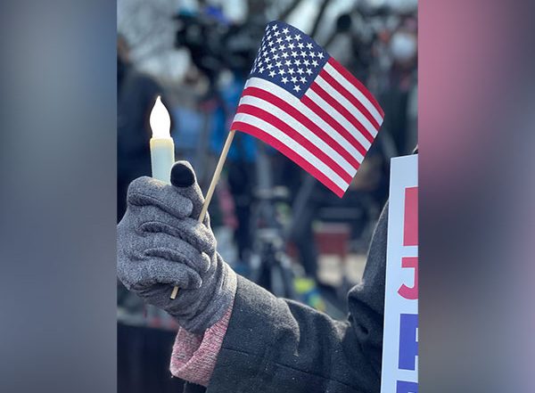 World News | Candlelight Vigil Held to Mark Anniversary of January 6 Attack