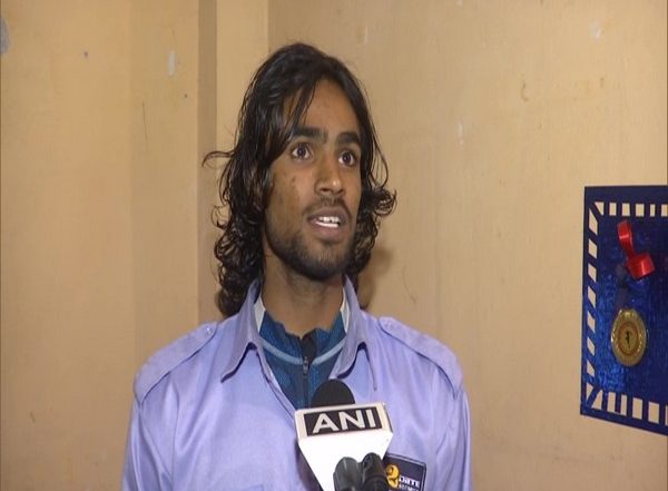 Sports News | Devraj Singh Works as a Security Guard to Keep His Pole Vault Dreams Alive
