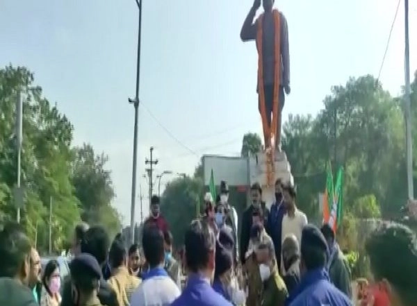 India News | Clash Breaks out Between BJP, SAPAK Workers in MP's Bhopal on Netaji Jayanti