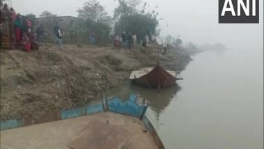 India News | 1 Dead as Boat Capsizes in Bihar's West Champaran Boat