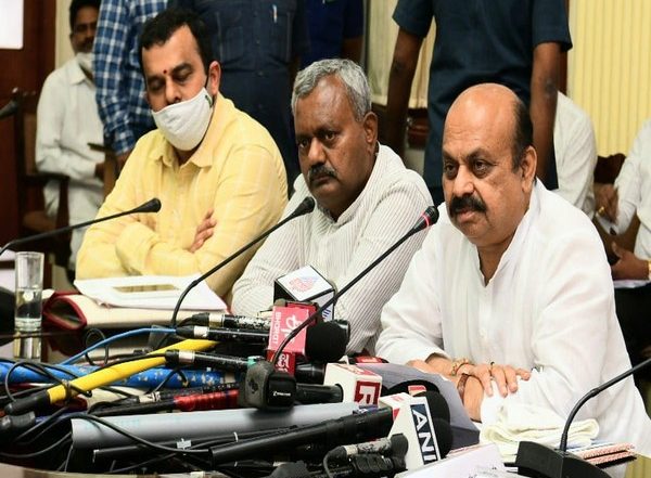 India News | Karnataka: Vigilance Stepped Up in Border Districts Amid Rising COVID-19 Cases