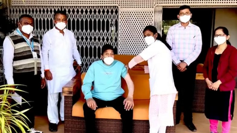 Dharmendra Deol Receives the COVID-19 Booster Shot, Requests Everyone to Take It (Watch Video)