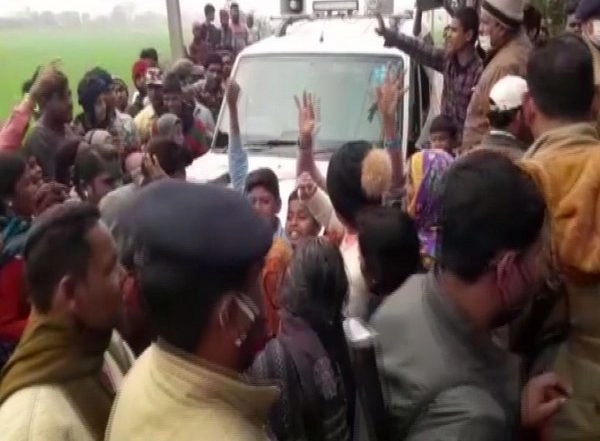 India News | Bihar Tourism Minister's Son Opens Fire to Scare Kids, Injures Man with Gun
