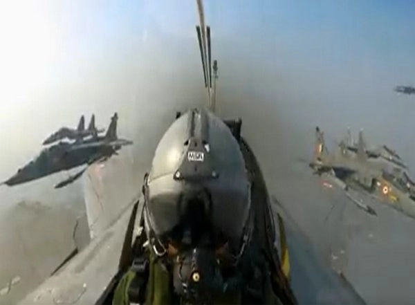 India News | R-Day Celebrations: Defence Ministry's Spokesperson Shares Cockpit View of Various Fighter Jets During Its Formation
