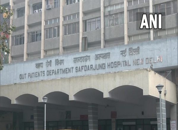 India News | In View of COVID-19 Surge, All Elective Surgeries Curtailed in Delhi's Safdarjung Hospital Till Further Orders