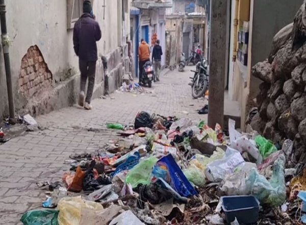 India News | Sweepers' Strike Cause Hygiene Havoc in Jammu-Kashmir's Doda