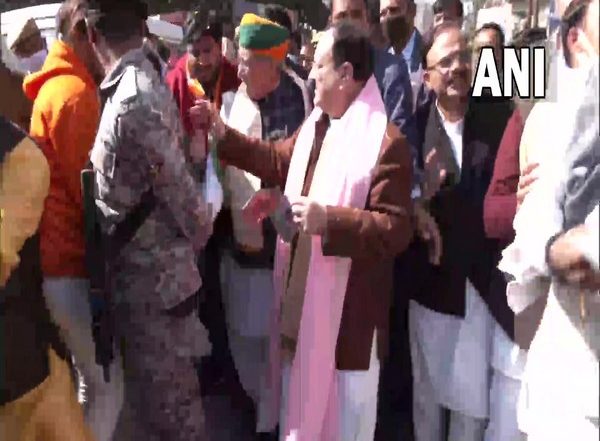 Uttar Pradesh Assembly Elections 2022: JP Nadda Conducts Door-to-Door Campaign in Shikohabad
