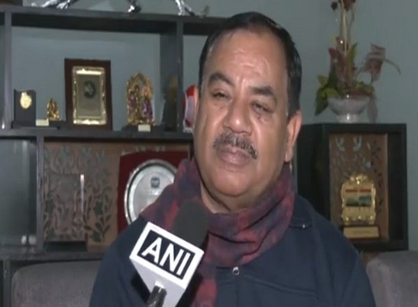 India News | Ambiguity Remains in Congress over Harak Singh Rawat as Harish Rawat Uncomfortable with His Induction into Party