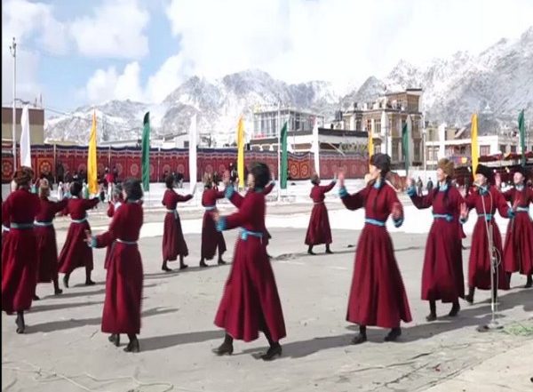 India News | Ladakh: Locals Perform Traditional Dance on Republic Day