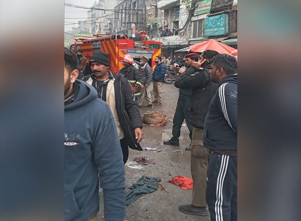 World News | Pakistan: Police Find Dysfunctional CCTV Cameras at Lahore Blast Site, Terrorists at Large