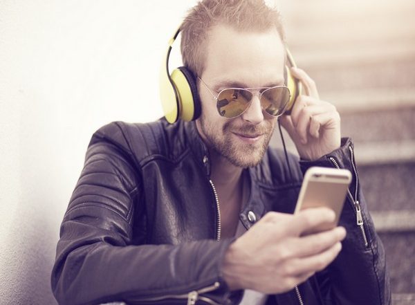 Lifestyle News | Study Finds English Songs Are Effective for Learning Vocabulary
