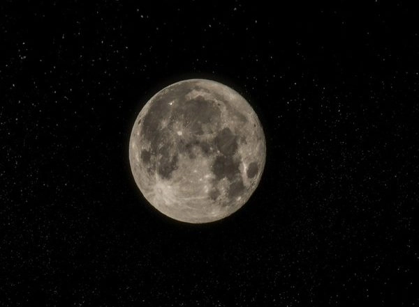 Science News | Study Reveals New Explanation for Moon's Half-century Magnetic Mystery