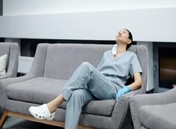 Health News | Study Finds Nurses Have Sleeping Issues Due to Work Stress, Schedules