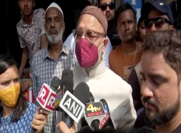 PM Narendra Modi Not Ready to Face Criticism, Only Wants to Hear Compliments, Says AIMIM Chief Asaduddin Owaisi