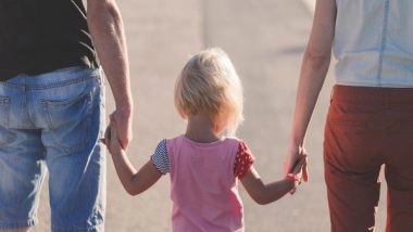 Lifestyle News | Study Finds Parents Talk Less to Kids when Experiencing Financial Issues