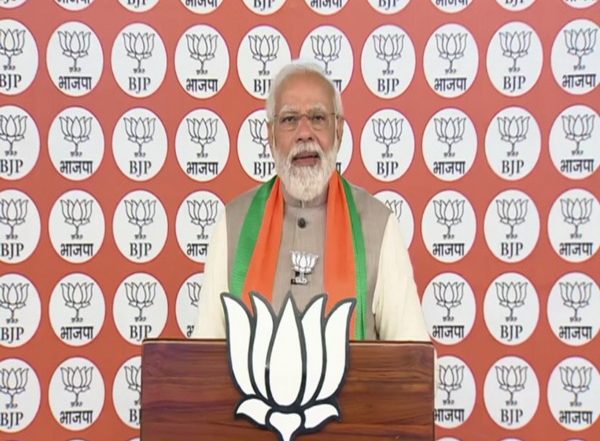 Uttar Pradesh Assembly Elections 2022: Akhilesh Yadav Govt Only Showed Dreams, Double-Engine Yogi Adityanath Govt Fulfilled Them, Says PM Narendra Modi