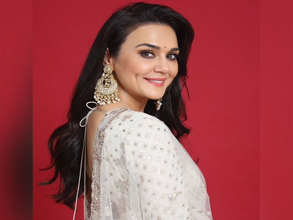 Preity Zinta Sex Kompoz - Entertainment News | Wishes Pour in from Bollywood for Birthday Girl Preity  Zinta! | LatestLY