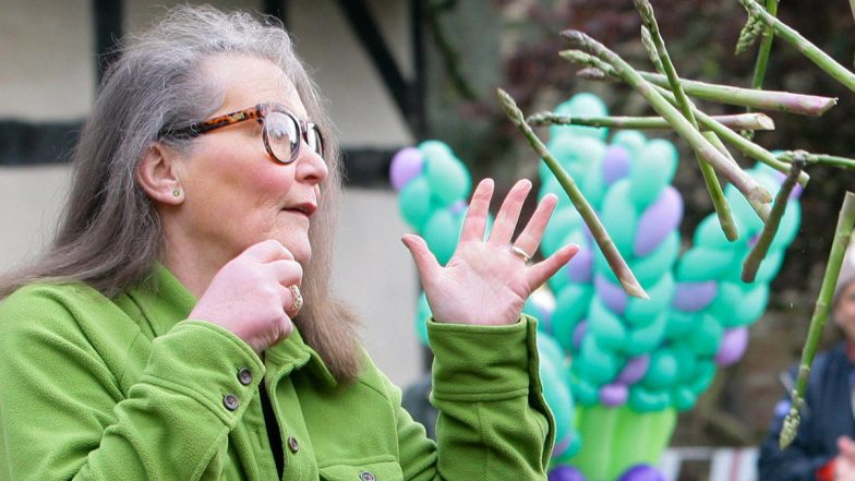 Predictions For 2022: From Royal Misery to World Cup Winner, Psychic 'Mystic Veg' aka Jemima Packington Foresees The Future of 2022 By Tossing Asparagus in Air