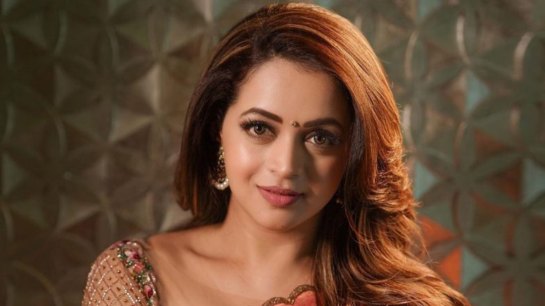 Bhavana Menon Clarifies She Has No Facebook Account, Warns Fans About Fake Profiles
