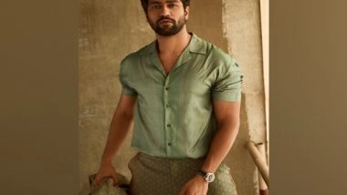 Entertainment News | 'Team That Plays Together, Slays Together': Vicky Kaushal Enjoys Playing Cricket on His Day off