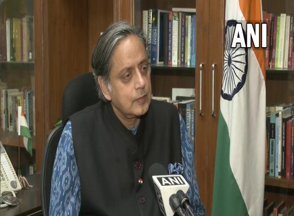 India News | Good to Be Recognized for One's Public Service Even by Govt of Other Side: Tharoor While Congratulating Ghulam Nabi Azad for Padma Bhushan