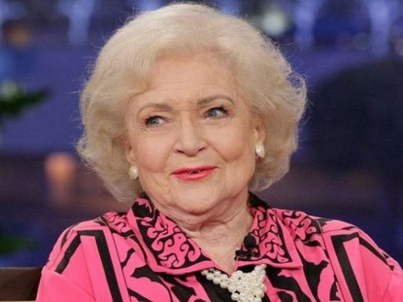 Entertainment News | Betty White's Agent Reveals Actor's Cause of Death, Denies False COVID Booster-related Rumours - Vimarsana News