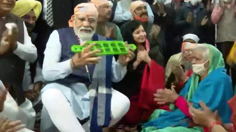 Ravidas Jayanti 2022: PM Narendra Modi Takes Part in 'Shabad Kirtan' at Shri Guru Ravidas Mandi In Delhi (Watch Video)