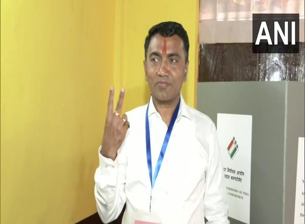 Goa Assembly Elections 2022: Pramod Sawant Cast Vote in Kothambi Constituency, Expresses Confidence About BJP's Victory