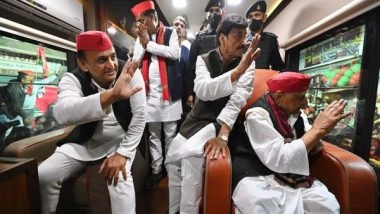 India News | On Campaign Trail in UP, Akhilesh, Mulayam, Shivpal Spotted Together After 5 Years