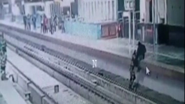 India News | CISF Rescues Man After He Falls on Metro Tracks at Shahdra