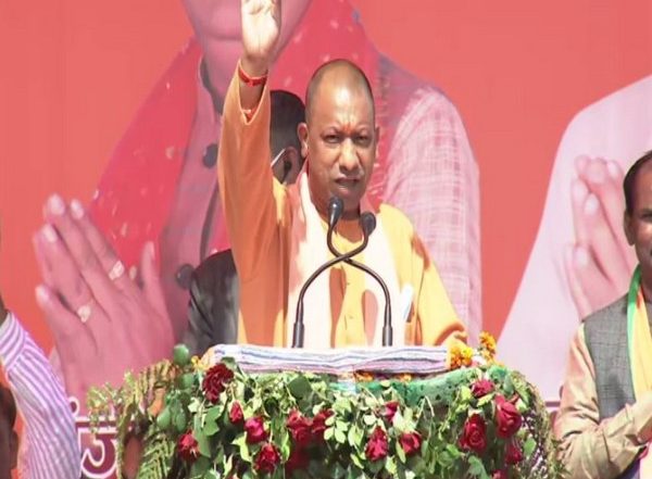 Uttar Pradesh Assembly Elections 2022: Narendra Modi Govt Put COVID-19 Jinn in a Bottle, Says Yogi Adityanath