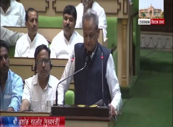 Business News | Rajasthan to Give Compensation of Rs 50 Lakh to Kin of Journalists Who Die of COVID-19: CM Gehlot