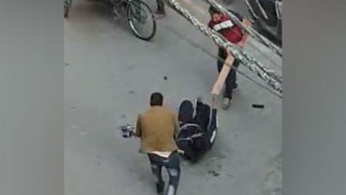Delhi: Family Attacks Their Relatives With Sticks Over Property Dispute in Usmanpur, One Held (Watch Video)