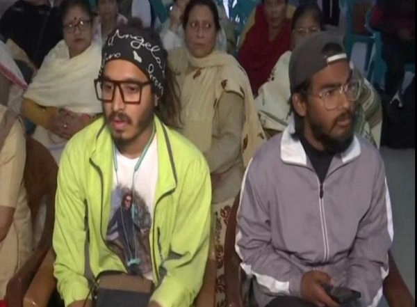 India News | Burn Calories, Not Fuel: Two Youth from UP, Chhattisgarh Embark on Journey to Cover 28 States by Walking to Spread Awareness