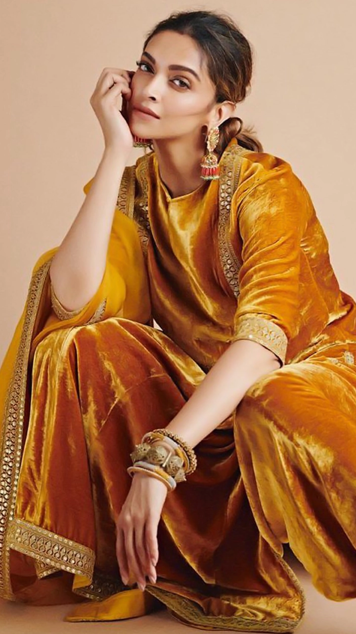 How To Wear Yellow &ndash; 10 Stylish Ways To Pull Off This Colour Like a Boss!