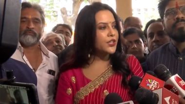 Amruta Fadnavis, Wife of Devendra Fadnavis, Says '3% Divorce in Mumbai Due to Potholes And Traffic' (Watch Video)