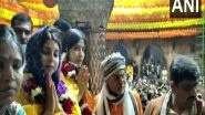 Uttar Pradesh Assembly Elections 2022: Dimple Yadav, Samajwadi Party Leader Akhilesh Yadav&rsquo;s Wife, Offers Prayers at Banke Bihari Temple in Vrindavan